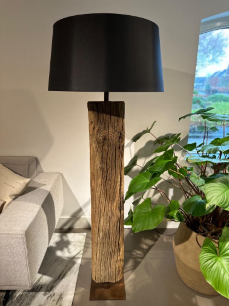 Exclusieve vloerlamp oud eiken