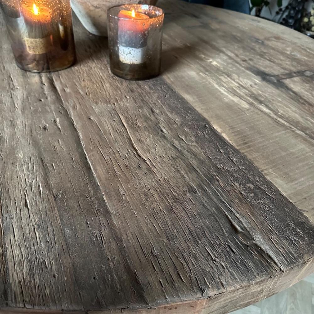 Robuuste ronde eettafel oud hout met ijzeren poot in metaal kleur