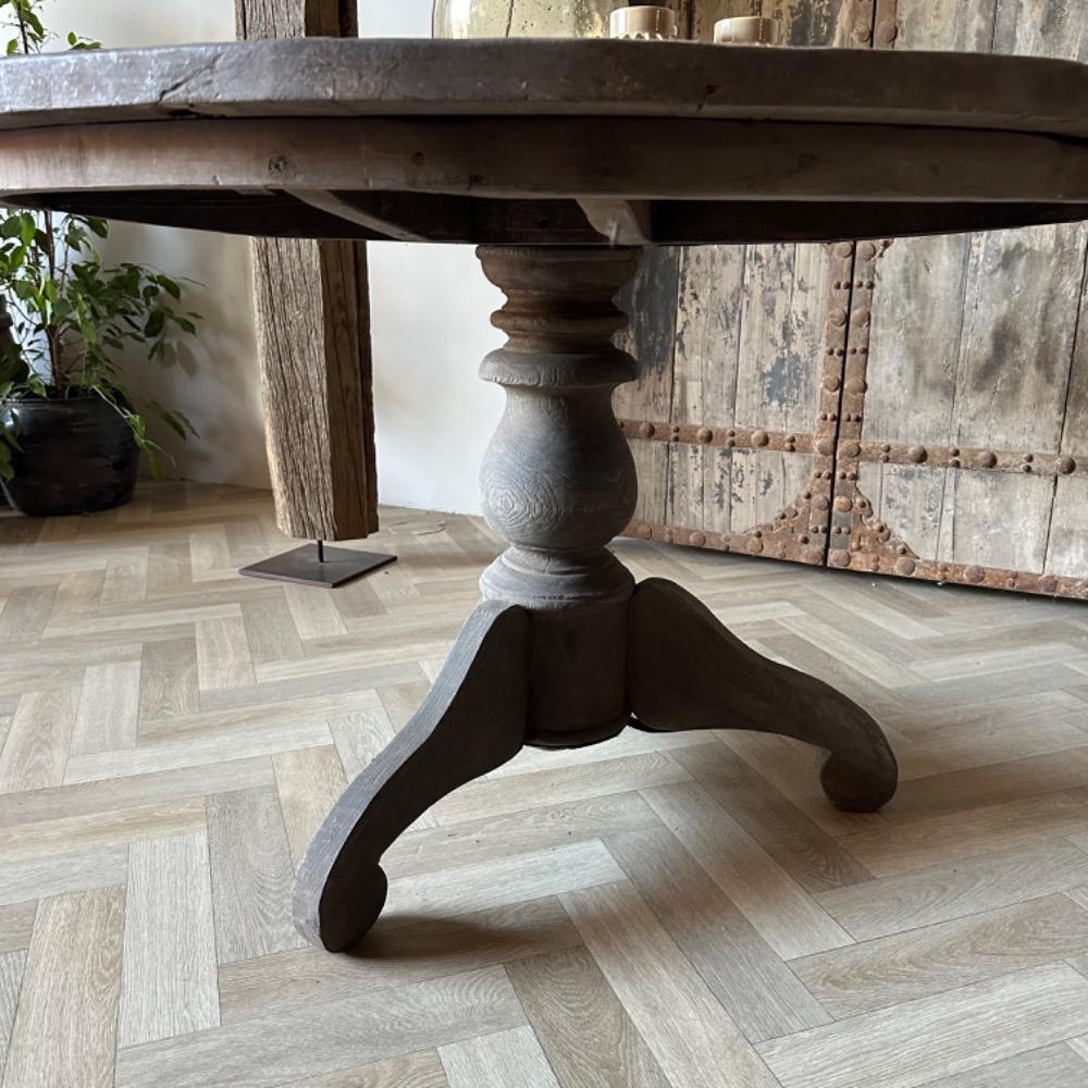 Stoere Franse ronde eettafel oud teak 